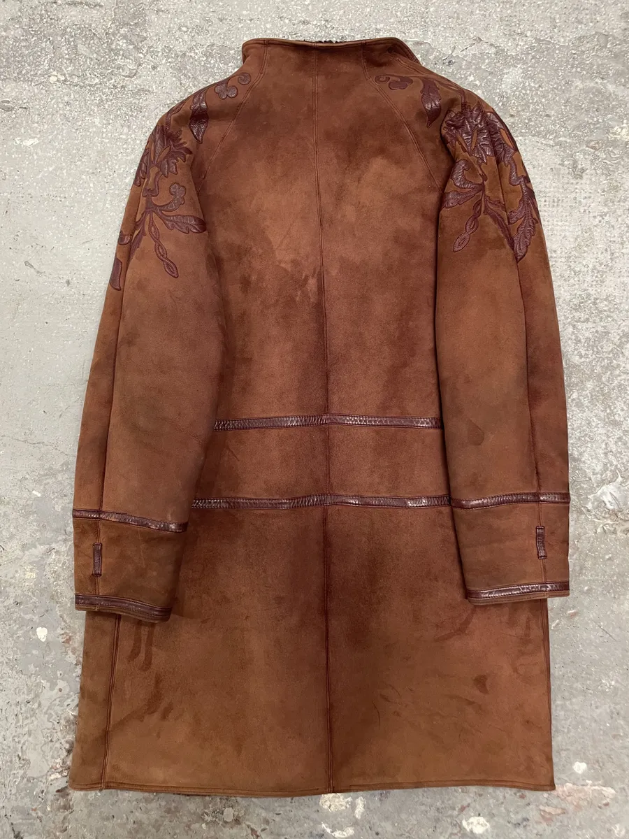 1980s Gianni Versace Molding Caramel Suede Leather Long Jacket - Image 2