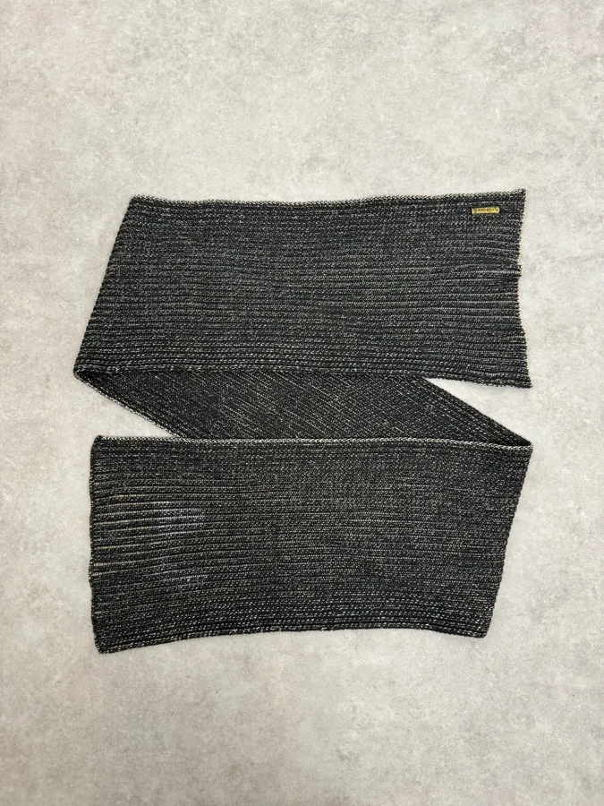 1990s Armani Grey Scarf & Beanie Set - Image 4