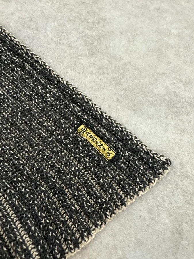 1990s Armani Grey Scarf & Beanie Set - Image 5