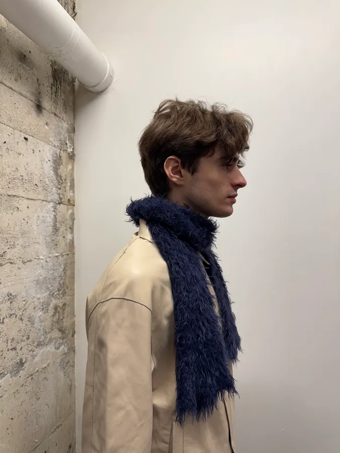 1990s Armani Navy 3D Wool Scarf - Image 3