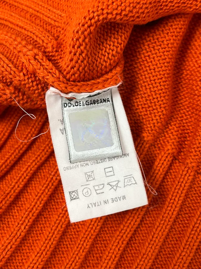 1990s Dolce & Gabbana Orange V Neck Wool Sweater - Image 11