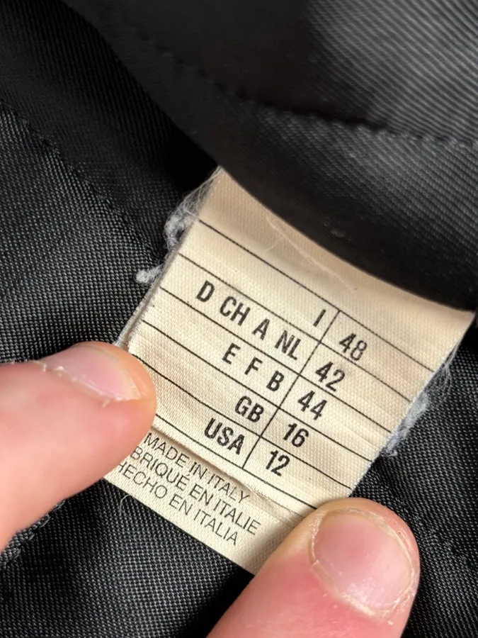 1990s Gianfranco Ferré Calfskin Leather Black Jacket - Image 13