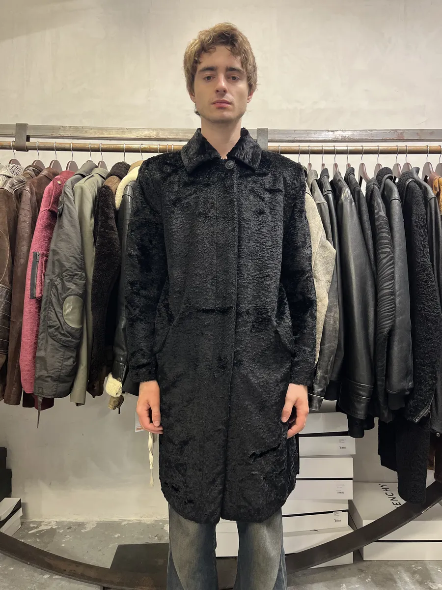 1990s Gianni Versace Black Long Plushed Velvet Coat - Image 2