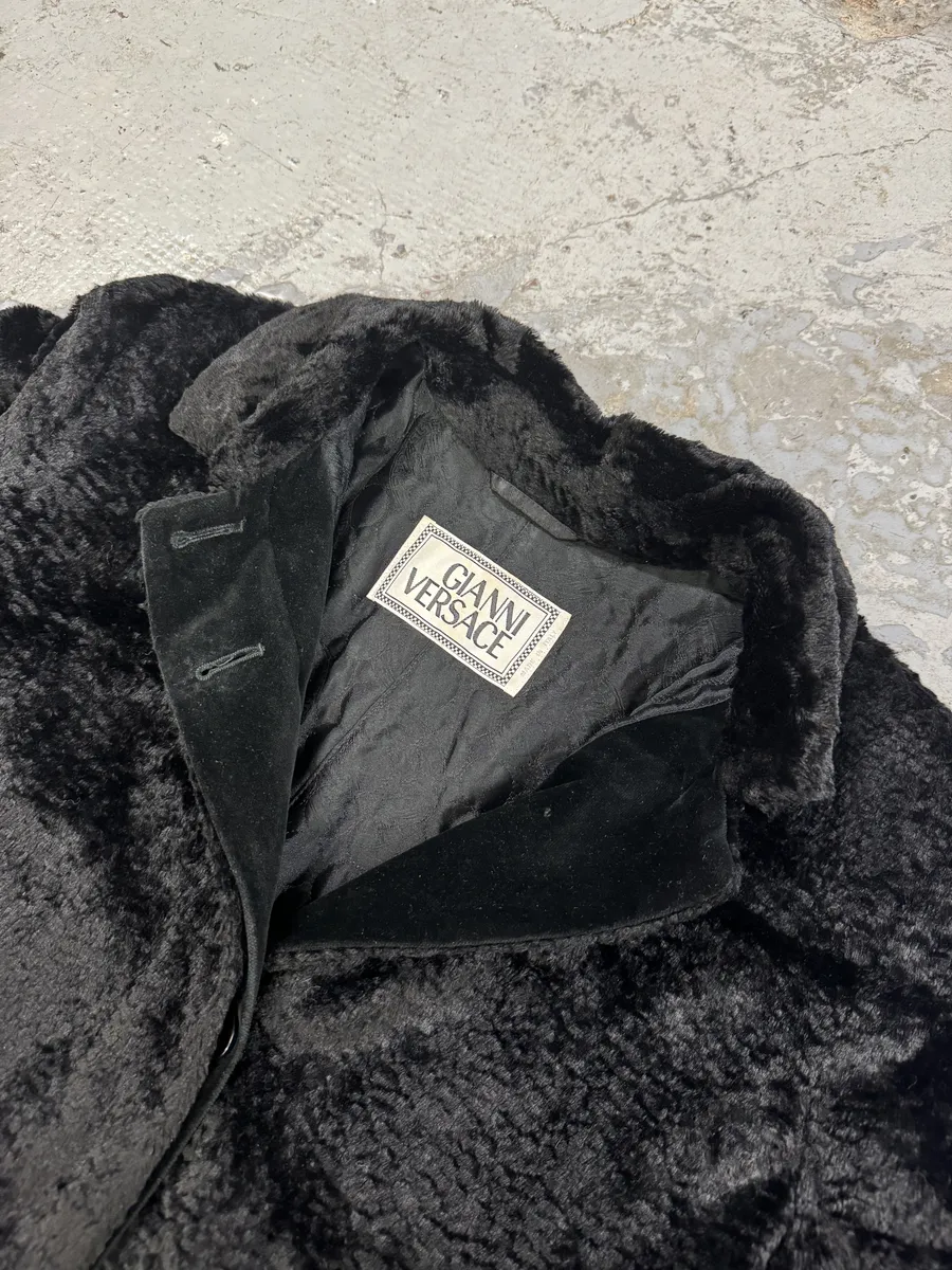 1990s Gianni Versace Black Long Plushed Velvet Coat - Image 8