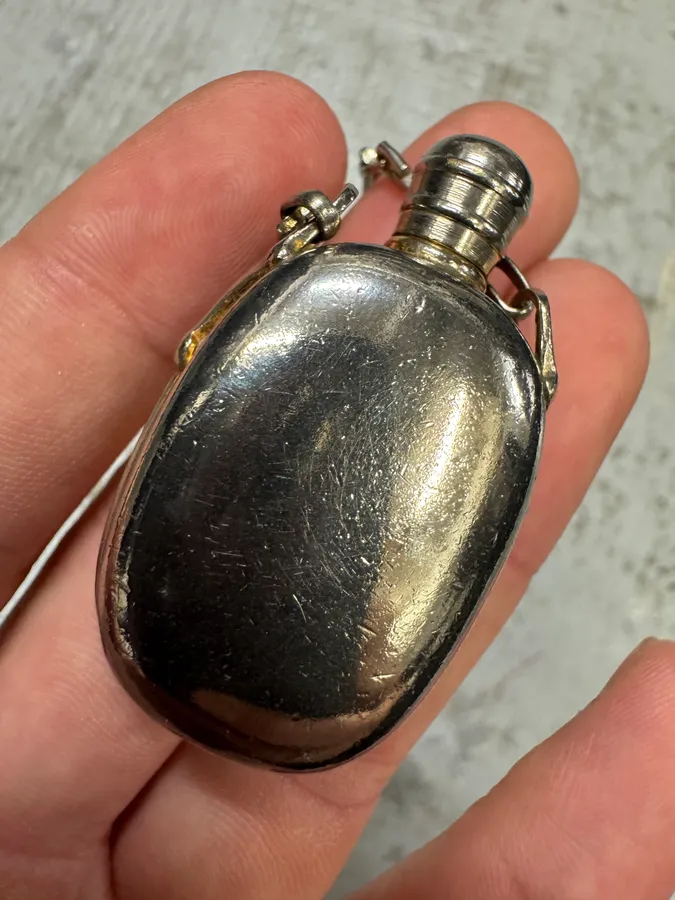 1990s Gucci Perfume Bottle Silver Necklace - Image 10