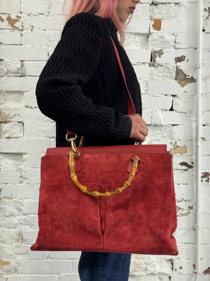 1990s Gucci Red Suede Leather Bamboo Handle Shoulder Bag - Image 2