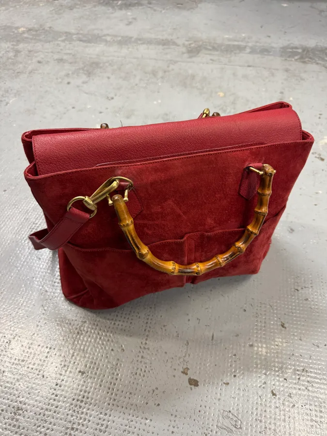 1990s Gucci Red Suede Leather Bamboo Handle Shoulder Bag - Image 5