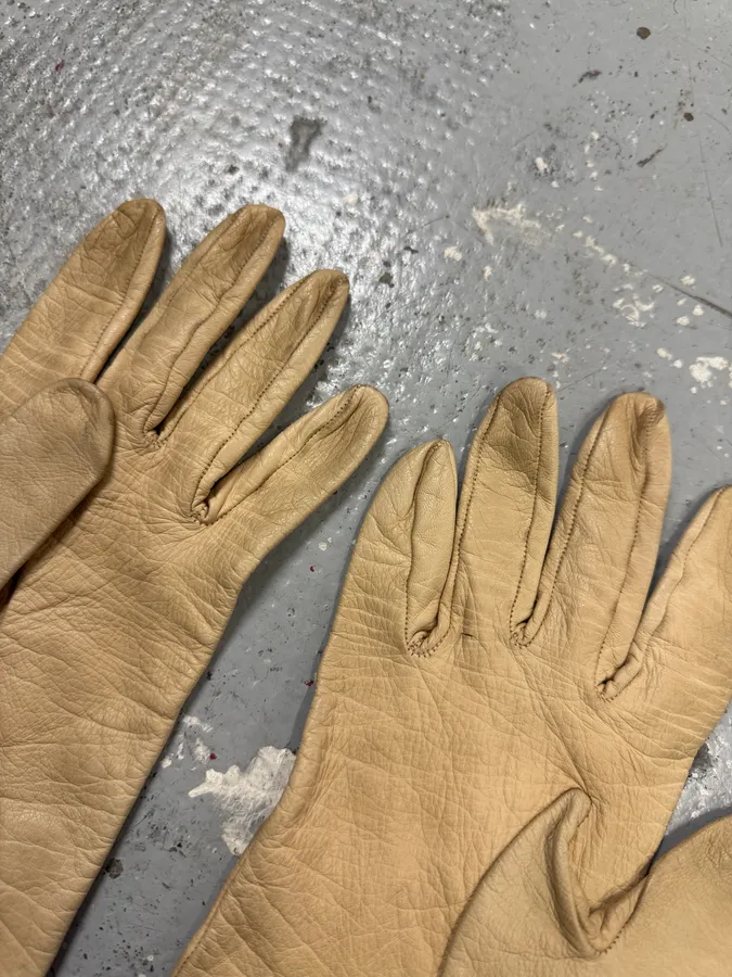 1990s Hermès Eyelet Beige Leather Gloves - Image 5