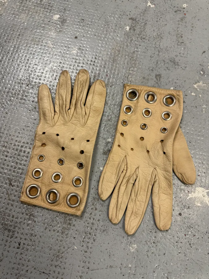1990s Hermès Eyelet Beige Leather Gloves - Image 6