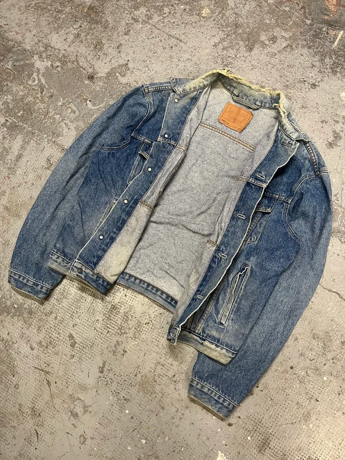 1990s Levi’s Blue Distressed Faded Denim Jacket - Image 5