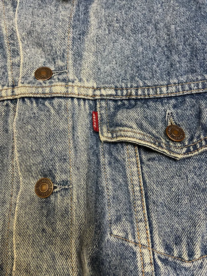 1990s Levi’s Blue Distressed Faded Denim Jacket - Image 9