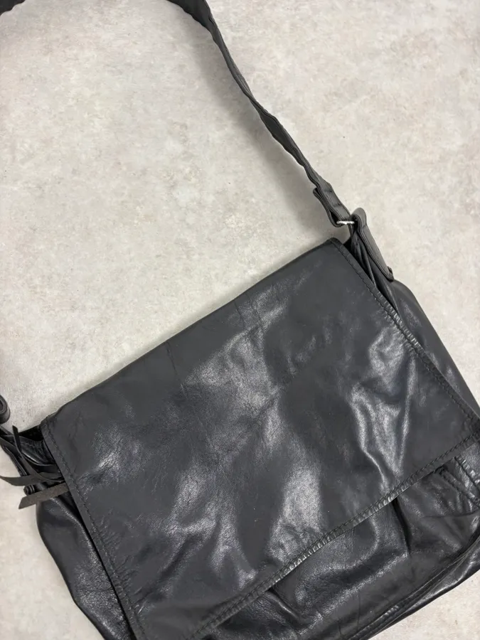 1990s Miu Miu Black Minimalist Leather Messenger Bag - Image 5