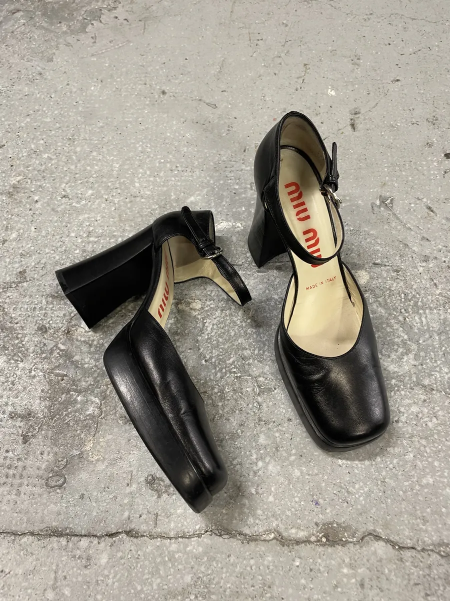 1990s MiuMiu Black Heels Pump - Image 4