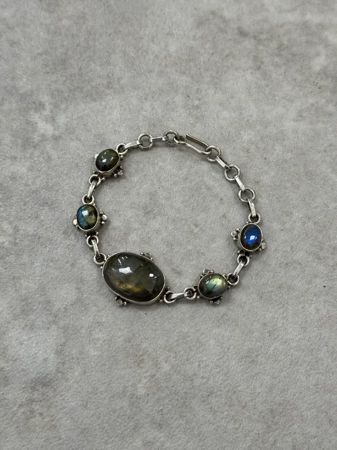 1990s Silver & Labradorite Contemporary Relief Bracelet - Image 2