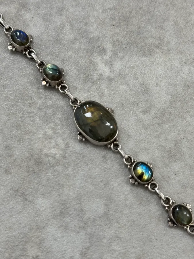 1990s Silver & Labradorite Contemporary Relief Bracelet - Image 5