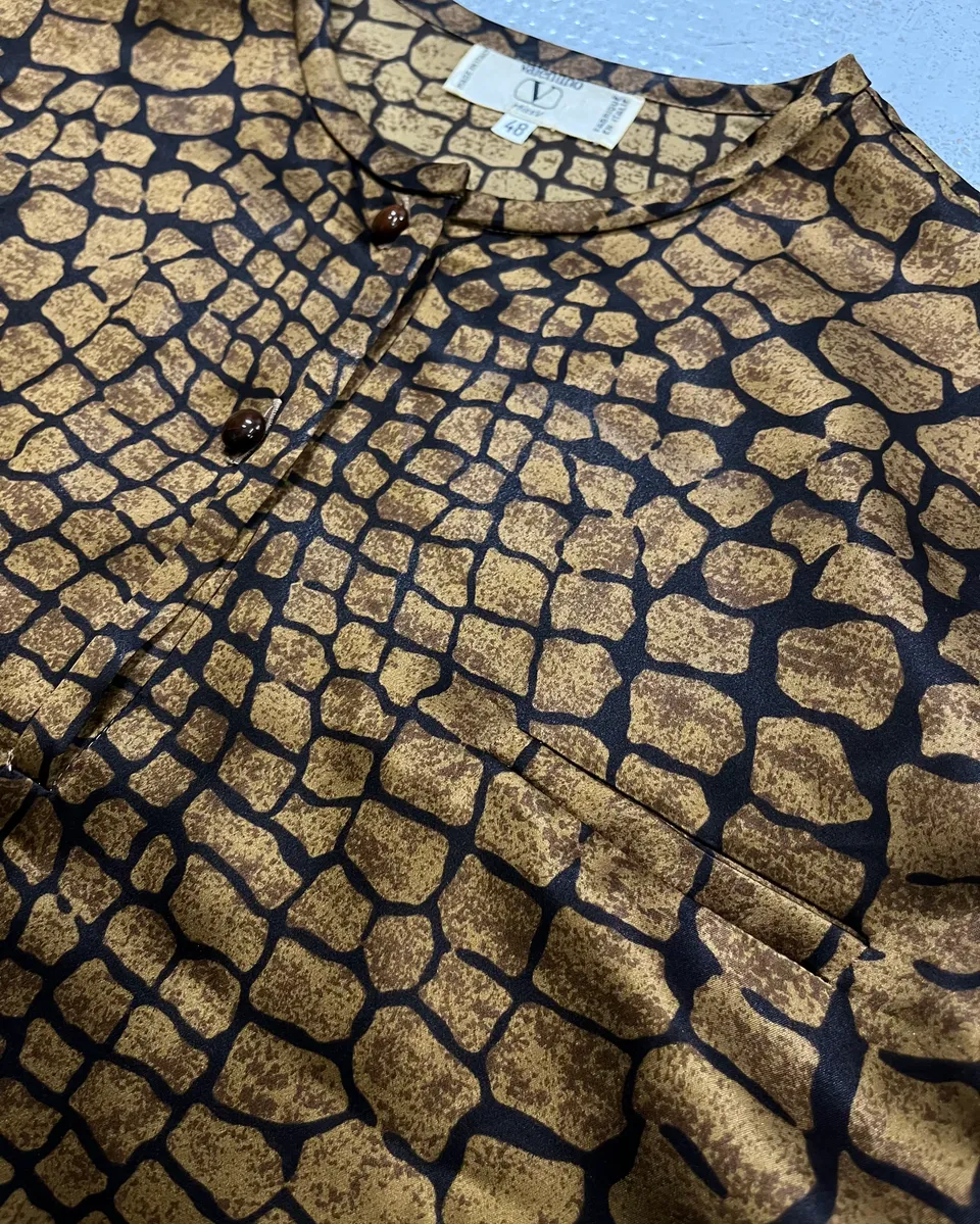 1990s Valentino Brown Silk Crocodile Effect Buttoned Blouse - Image 7
