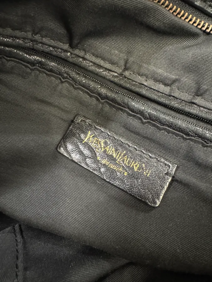 1990s Yves Saint Laurent Black 'Y' Grain Leather Bag - Image 11