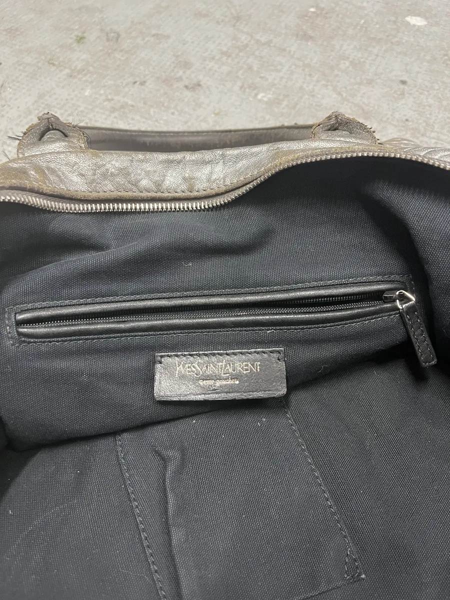 1990s Yves Saint Laurent Silver Grey "Y" Patined Leather Bag - Image 10
