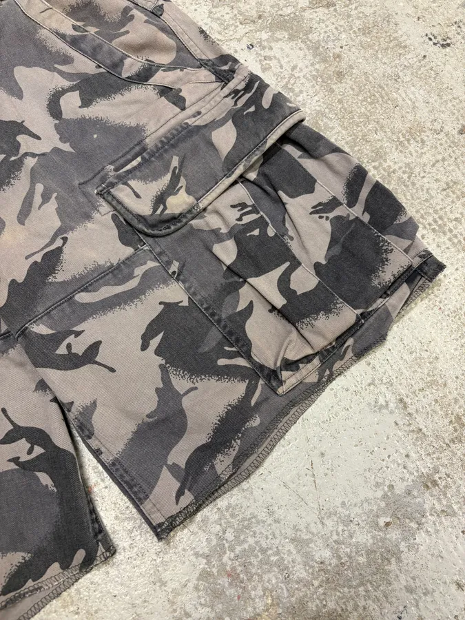 2000s Armani Camo Military Cargo Short - Image 5