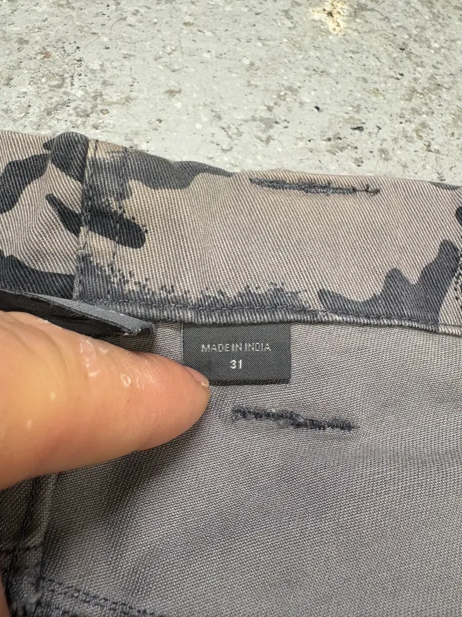 2000s Armani Camo Military Cargo Short - Image 9