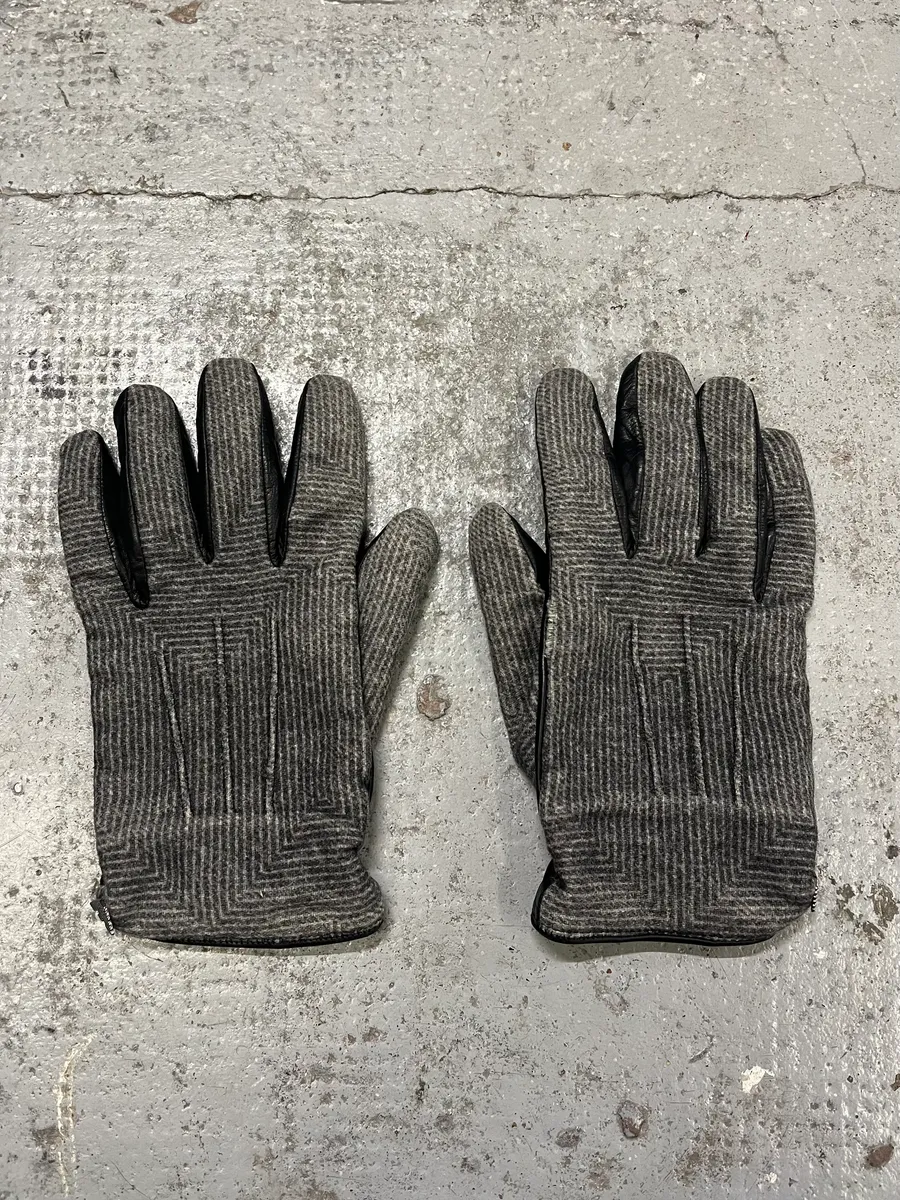 2000s Armani Grey & Black Leather Hybrid Gloves - Image 2