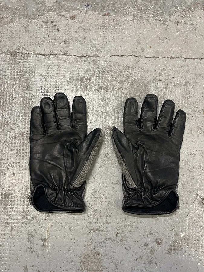 2000s Armani Grey & Black Leather Hybrid Gloves - Image 3