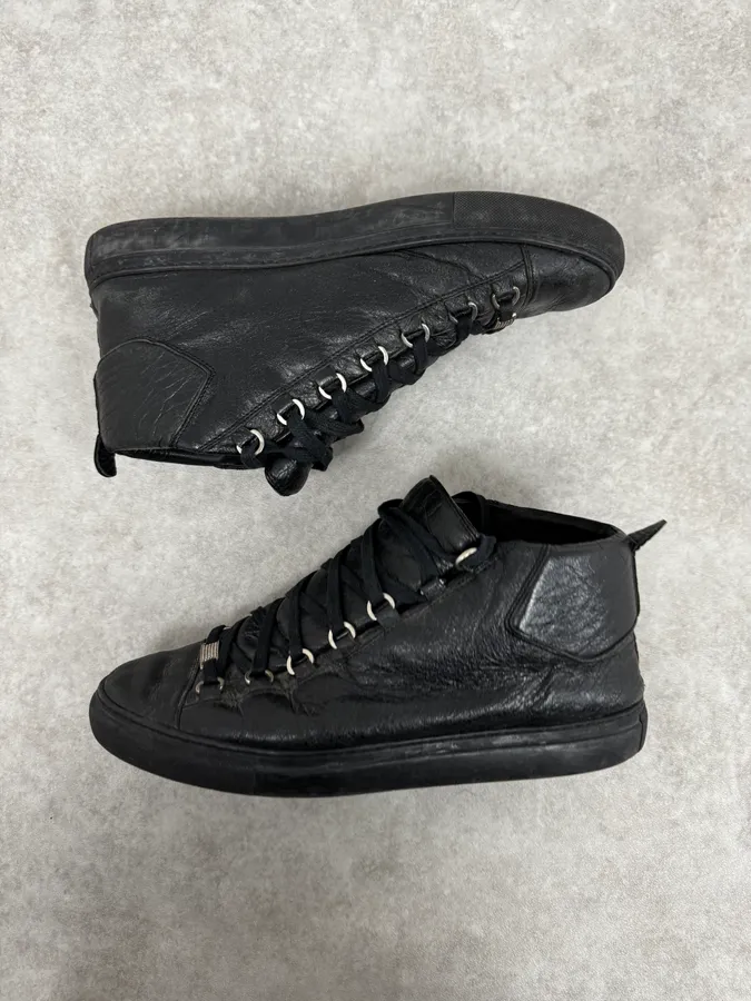 2000s Balenciaga Arena Black Cracked Leather High Sneakers - Image 3
