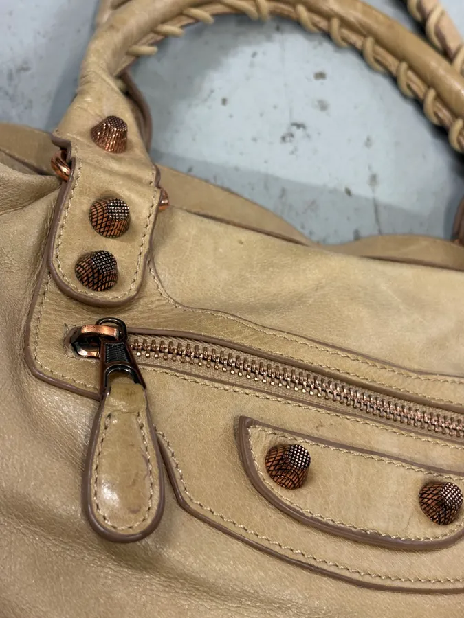 2000s Balenciaga Beige Leather City Bag Studded Hardware Shoulder Bag - Image 9