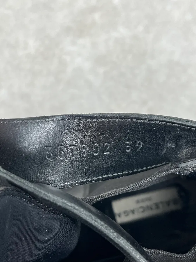 2000s Balenciaga Black Leather Low Boots - Image 10