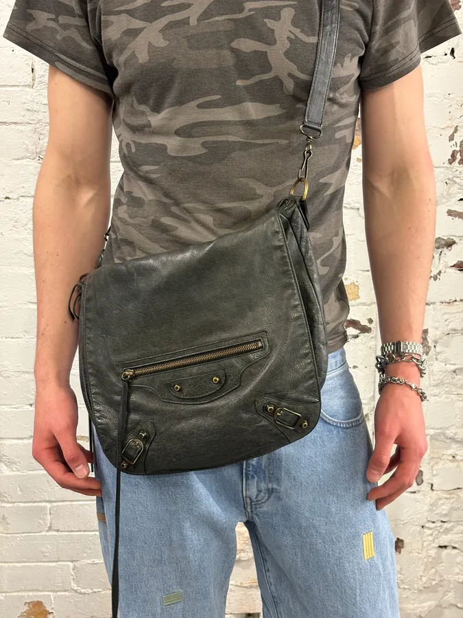 2000s Balenciaga Black Leather Messenger Bag - Image 2
