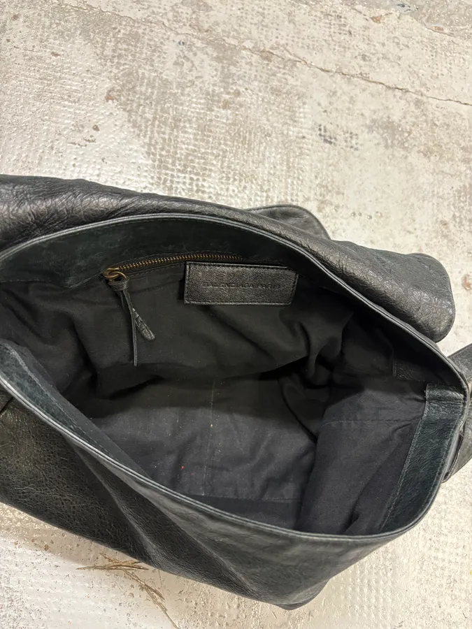 2000s Balenciaga Black Leather Messenger Bag - Image 6