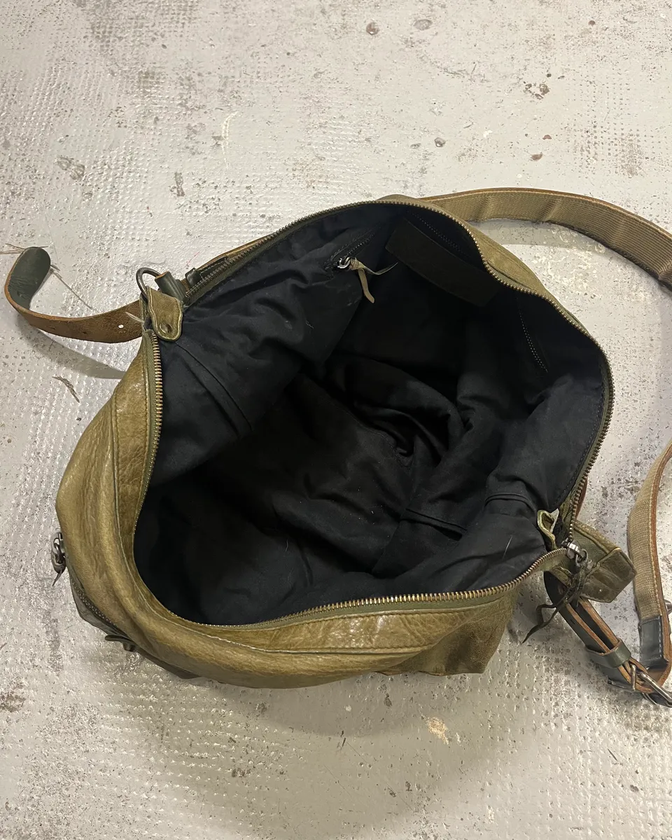2000s Balenciaga Khaki Leather Multi-Pocket Shoulder Bag - Image 9