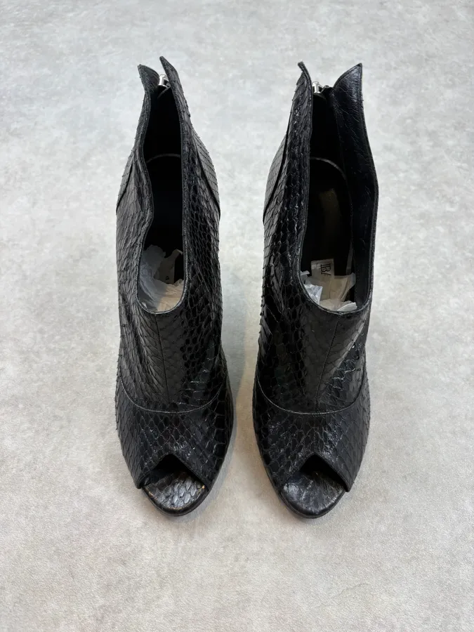 2000s Balmain Black Python Leather Textured Stiletto Heels - Image 2