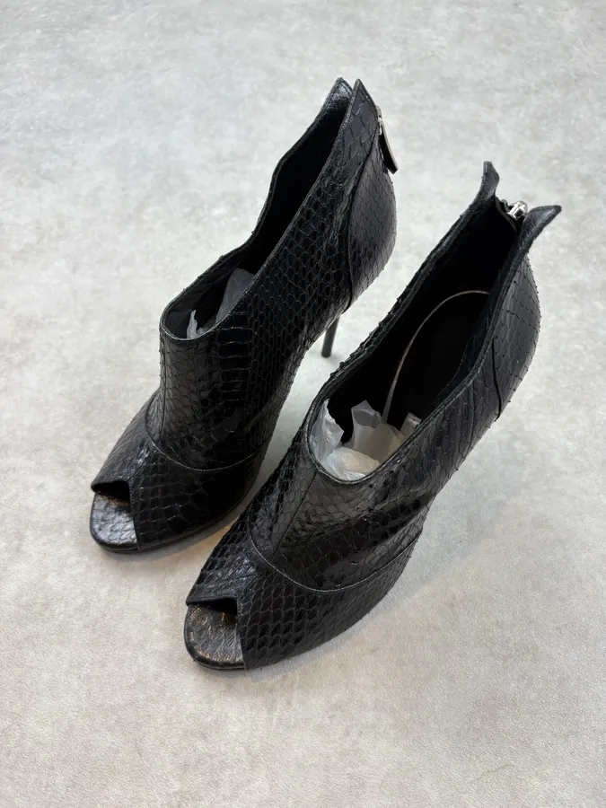 2000s Balmain Black Python Leather Textured Stiletto Heels - Image 3