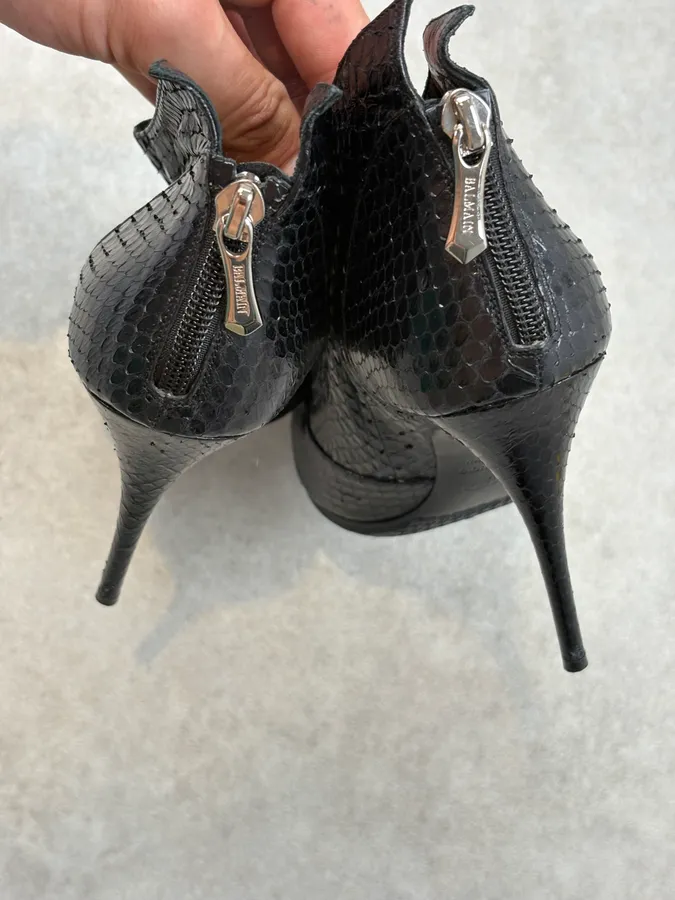 2000s Balmain Black Python Leather Textured Stiletto Heels - Image 7
