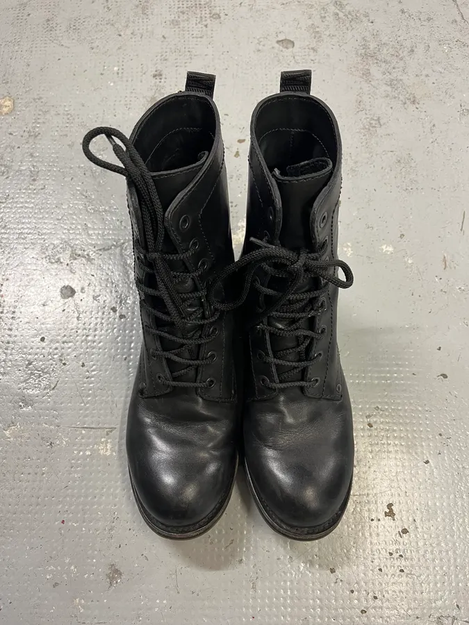 2000s Bikkembergs Black Leather Lace Up Boots - Image 4