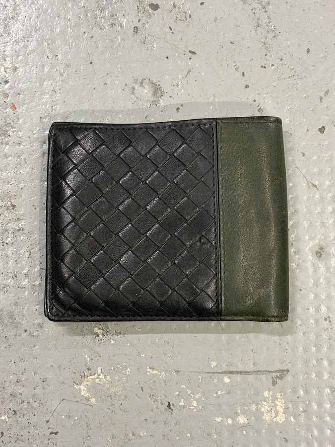 2000s Bottega Veneta Black & Dark Green Leather Woven Wallet - Image 2