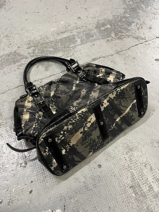 2000s Burberry Floral Tartan Pattern Black Handle Bag - Image 10
