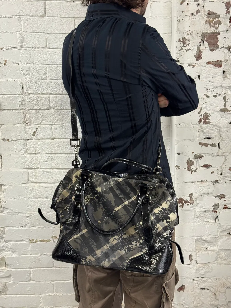 2000s Burberry Floral Tartan Pattern Black Handle Bag - Image 3