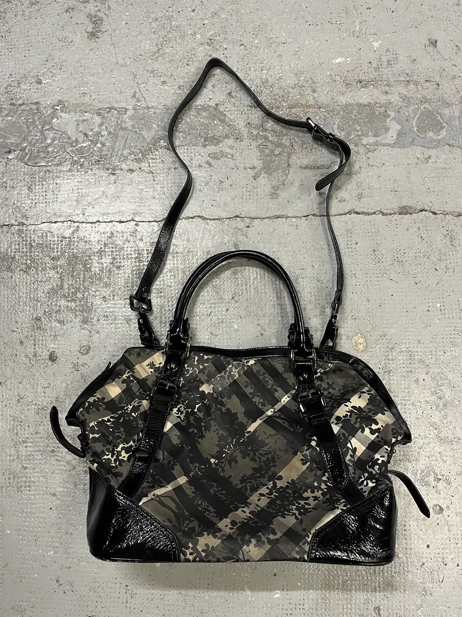 2000s Burberry Floral Tartan Pattern Black Handle Bag - Image 4