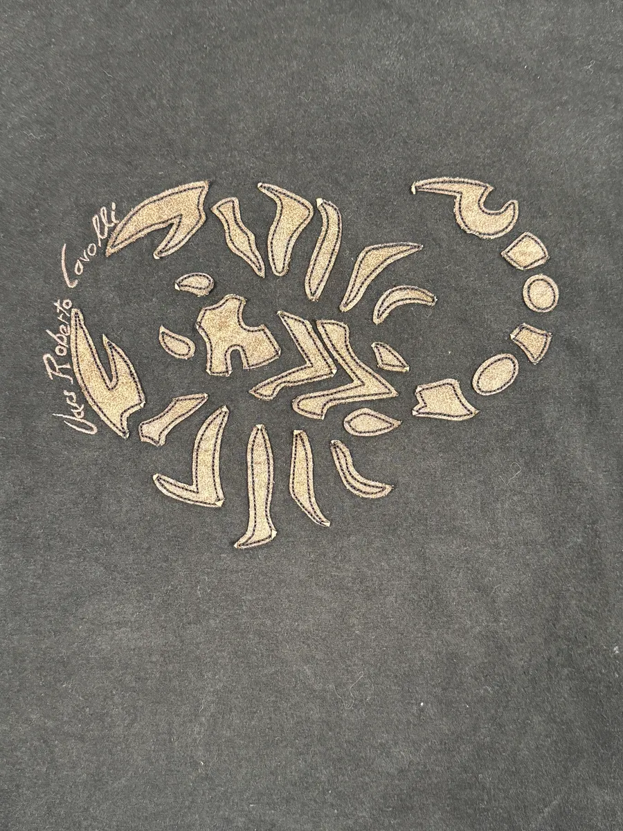 2000s Cavalli Black Tribal Scorpio T-Shirt - Image 7