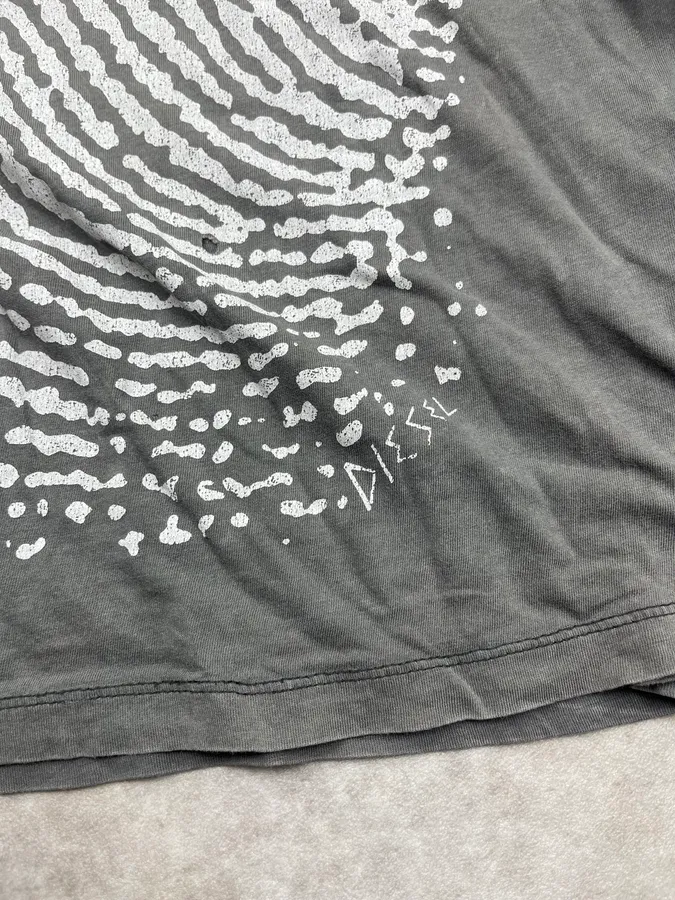 2000s Diesel Fingerprint Faded Grey T-Shirt - Image 7
