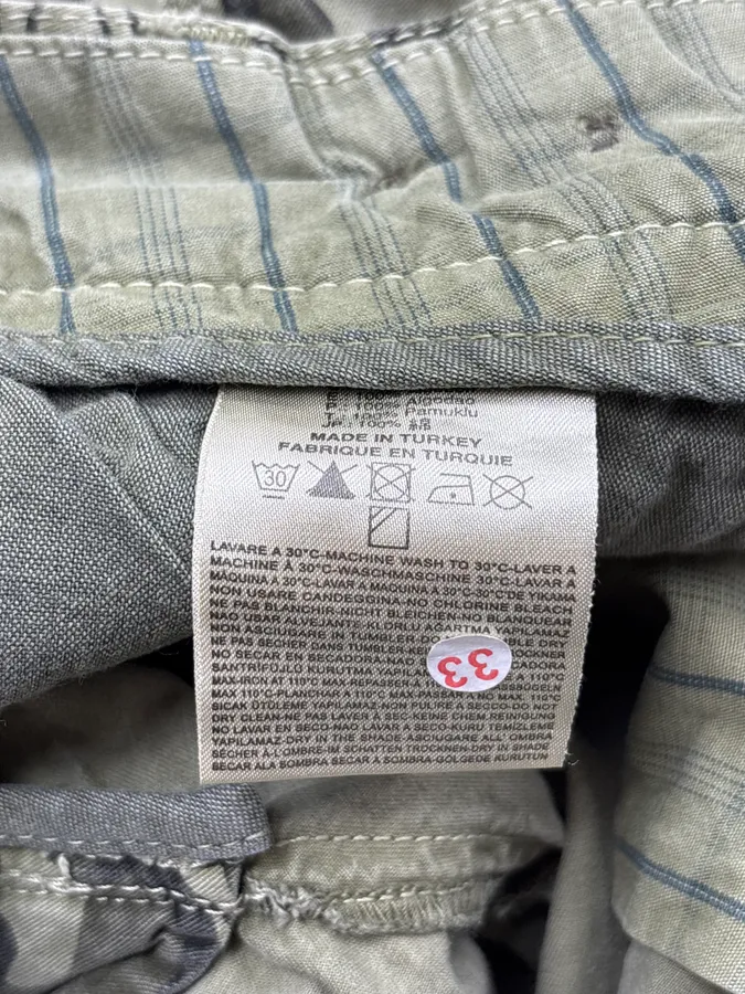 2000s Diesel Khaki Camo Cargo Shorts - Image 10