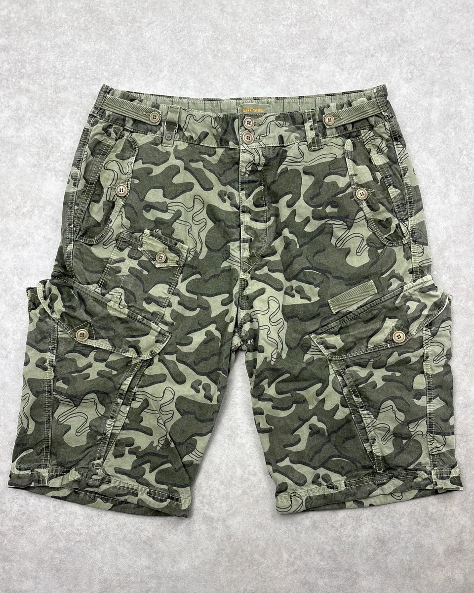 2000s Diesel Khaki Camo Cargo Shorts - Image 4