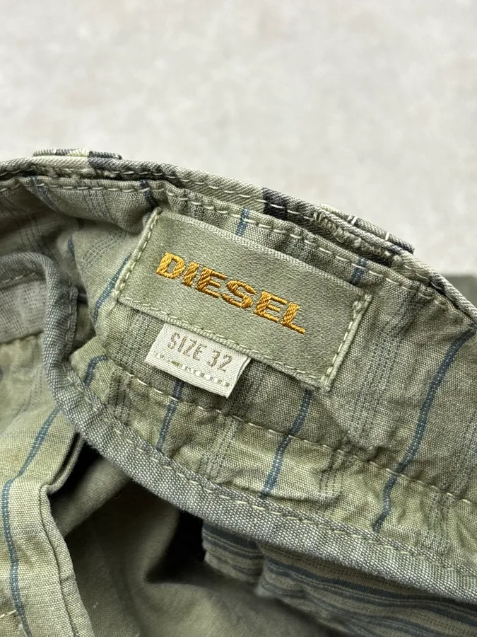 2000s Diesel Khaki Camo Cargo Shorts - Image 9