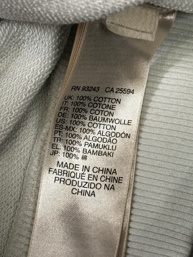 2000s Diesel White & Grey Feather Print Sweater - Image 11