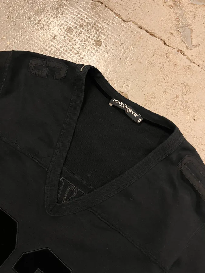2000s Dolce & Gabbana 23 Black V-Neck T-Shirt - Image 4