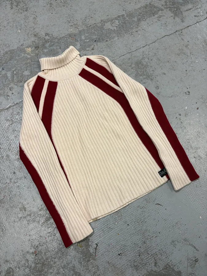 2000s Dolce & Gabbana Avant Garde Red & White Turtleneck Sweater - Image 4