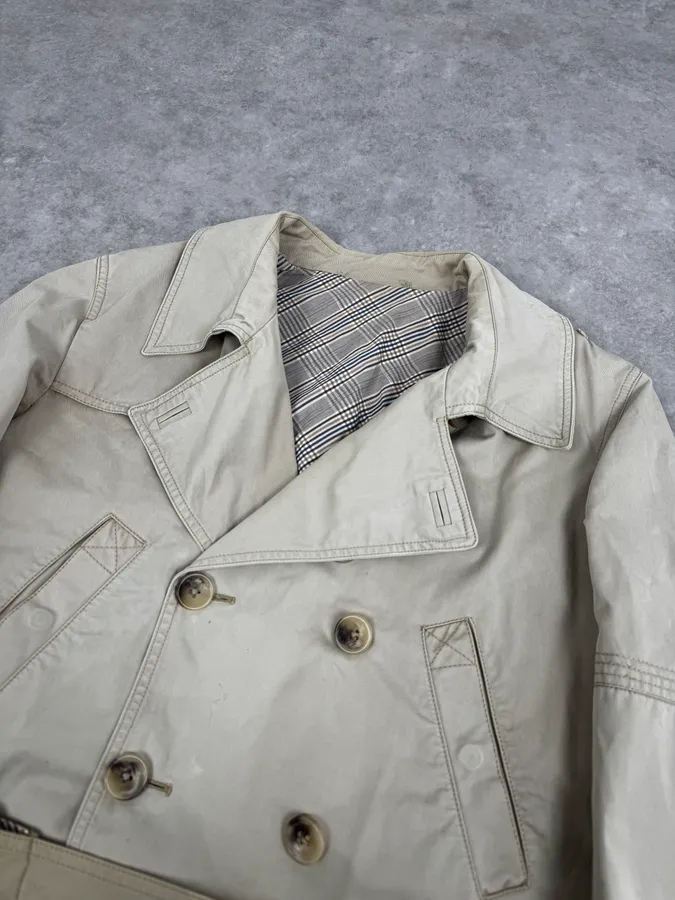 2000s Dolce & Gabbana Beige Buttoned Trench Coat - Image 5