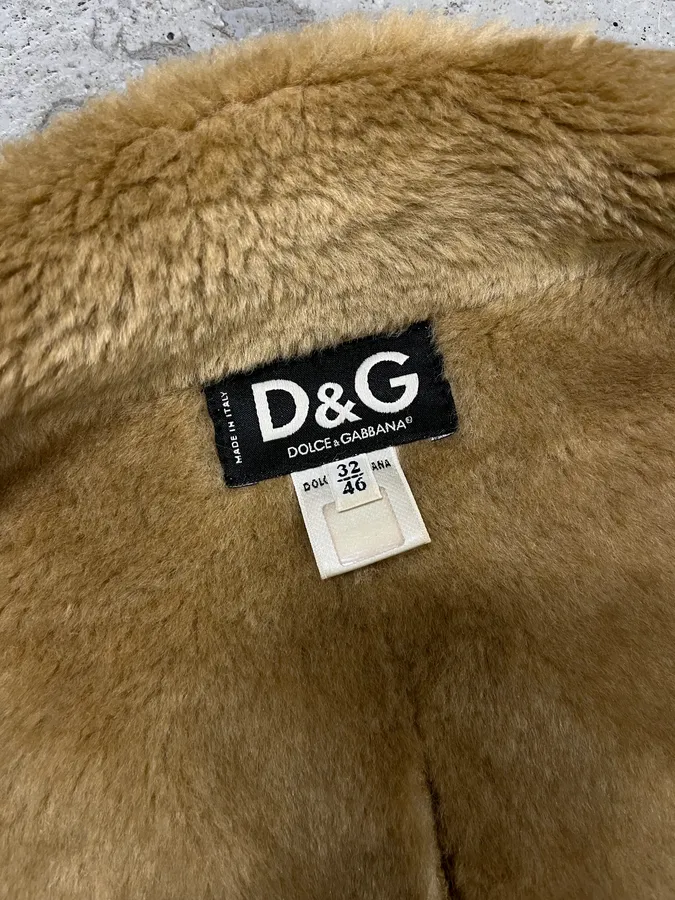 2000s Dolce & Gabbana Beige Shearling Jacket - Image 9